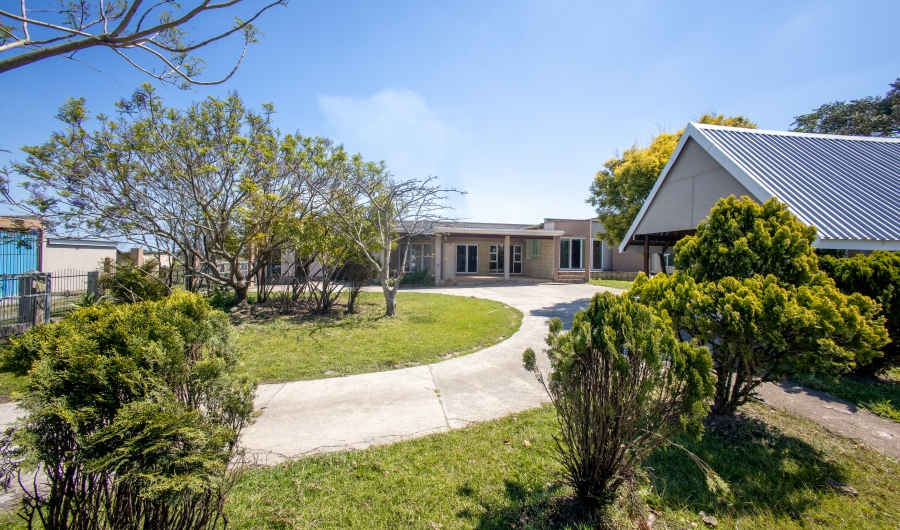 17 Bedroom Property for Sale in Cove Rock Eastern Cape